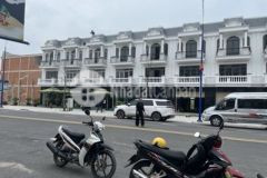 Chỉ 1 2ty sh nhà 1tret 2lau mặt tiền đường 25m bd