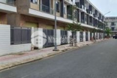 Bán nhà buu long giai đoạn 3 trục ngay công viên