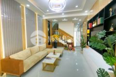 Nhà 4 tầng mới hoàn thiện có thang máy dt 5x22m