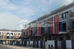 Bán nhanh căn 3 tầng cạnh công viên 5000m2