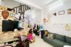 Nhà 1 trệt 2 lầu sân thượng dt 4 40m x 10 50