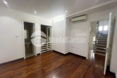 Bán nhà quan hoa, cầu giấy, hà nội. dt 50m2 x 6t, mt 5.5m. giá 26 tỷ.