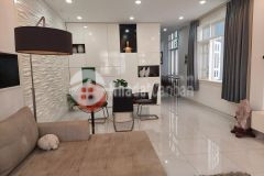 Sát quận 3 bán nhà 5 tầng cực đẹp lê văn sỹ, 49m2, ngang 5m, 7.6 tỷ