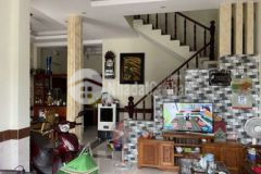 Nhà trêt lầu chợ dĩ an cách 200m đuong 5m be tông