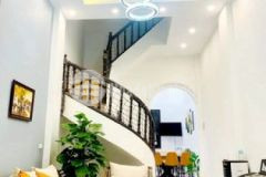 Bán nhà ô cách 42m mt 4m sát oto tránh hơn 2 tỷ