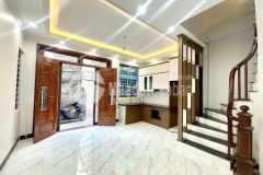 Bán nhà đa sỹ, ngõ to, ô tô cách nhà 20m, 5 tầng giá 4.2 tỷ.