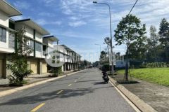 Nhà phố kinh doanh 2 tầng ngay cổng đh việt đức