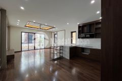 Nhà gia thuỵ long biên hn, lô góc 2 thoáng, 2 mặt tiền, thang máy, gara, đường trước nhà 2 oto đỗ