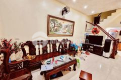 Bán nhà phố chùa láng, quận đống đa 40m2, 4 tầng, ngõ 3m, 50m ra mặt phố, giá 4.4 ty