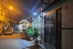 Bạn đất hem xe hơi thông vì tri dep