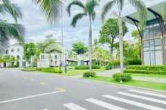 Biệt thự green center trong sân golf tt10 sở hữu