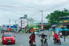 Cho thuê giá 40trtháng gồm 2 căn nhà 1 trệt 2 lầu mặt tiền đường trần hoàng na, hưng lợi