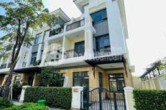 Góc thô verosa park 8x18 8m sân vườn sổ hồng