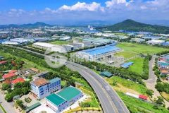 Nhỉnh 2trm2, đất sổ đỏ 180m2 x mặt tiền 9m x giá 420tr, lô góc, ô tô vào nhà.