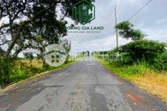 Đất full hồng mtiền đườg nhựa giáp suối gần hồ lớn