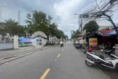 Bán căn nhà đường kinh doanh ngay ktx phía đông