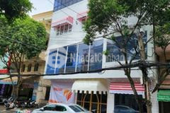 Nhà mặt tiền có chiều ngang rộng