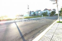 100m2 hướng đông đối diện quảng trường la hà