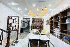 Nhỉnh 5 tỷ có ngay nhà phố trần thái tông, cầu giấy 40m2x4t nhà mới gần ô tô tránh