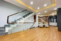 Hẻm ô tô đổ cửa, diện tích 42.5m2, 20m ra mặt tiền đường.