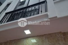 Bán nhà ngách 22 ngõ 152 nguyễn đình hoàn quan hoa, ngõ thông, dt 32m5 tầng4.45 tỷ