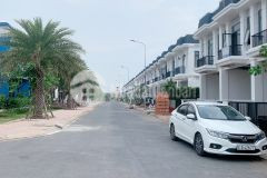 3.2 tỷ dtsd 220m2, bán lỗ căn nhà 2 lầu tại chợ hưng long, bình chánh