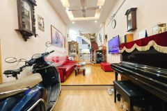 Bán nhà quan nhân ngay ngã tư sở 35m2 x 4 tầng nhà đẹp ở ngay ngõ trước nhà gần 4m.