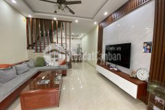 Cần bán nhà dân xây 3 tầng ngõ nông gần đường lớn long biên giá 2,15 tỷ