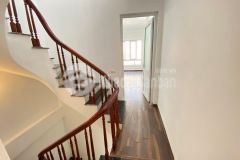 Bán nhà ô cách long biên 62mx5t ngõ thông ô tô vào nhà giá 4.5 tỷ.