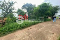 Đất tx buôn hồ, mt bê tông, hơn 1,3 sào phủ hồng 100, hàng xóm kề bên, 249 tr