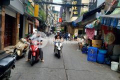 Bán nhà hoàn kiếm, lô góc 2 mặt thoáng, diện tích 30m2, 4 tầng, giá 3 tỷ, lh 0981882390