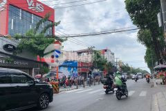 Nhà ngộp hẻm 656 quang trung 77m2 ngang 4.2m 4 tầng ngay chợ kd sầm uất 8.5 tỷ.