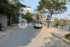 Bán biệt thự ngay cạnh hồ ngõ 135 đội cấn, ôtô vào nhà, 80m2 mt 8m giá 17,8 tỷ