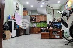 Bán nhà pháo đài láng đống đa 34m2 x 5 tầng giá nhỉnh 4 tỷ.