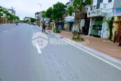 Đang co lô đât đep 2 măt tiên đương kinh doanh ơ gân hoc viên nông nghiêp.