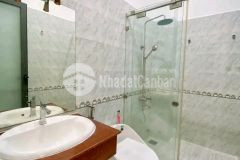 Nhà lê trực, hẻm xe tải tước nhà, dân trí tốt, nhà mới dọn vào ở ngay