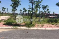 Gia đình cần tiền bán mảnh đất đẹp.. thị trấn hồ