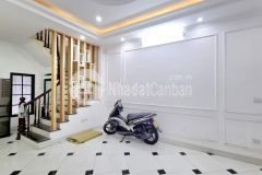 Bán nhà hoàng quốc việt, cầu giấy, hà nội. dt 32m2 x 5t, mt 3,8m. giá 4,6 tỷ.