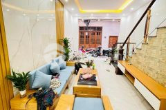 Bán gấp nhà tôn đức thắng, 4 tỷ x 37m2, 3 gác đỗ cửa, 5 tầng, tặng nội thất, 2 thoáng.