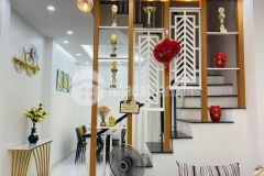 Bán gấp nhà dt 43m2, phố hoàng mai, ngõ hơn 3m, 4 tầng long lanh, mt 4m, giá hơn 3 tỷ.