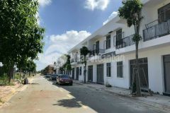 Bán gấp nhà1 trệt 1 lầu ngay kcn visip2