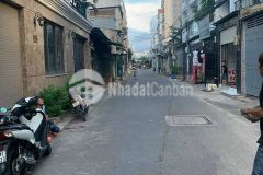 Ban miêng đât 60m2 phong thuy tôt, năm ơ kdc đông dân, gân chơ va trương hoc