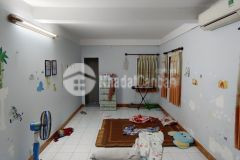 Nhà 3 tầng, sổ đẹp, 97m2, gara để xe hơi, giá cực sốc chỉ 7 tỷ 200.