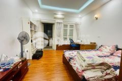 Bán nhà đường láng, ô tô, dt 56m2 4t, mt 9,3 m, giá 4,95 tỷ, lh 0984417892