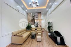 Bán gấp nhà lĩnh nam q.hoàng mai. nhà mới vuông vắn, ngõ thông, kinh doanh, ôtô đỗ cửa 35mx4t 4.3tỷ