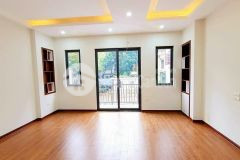 Nhà đẹp vị trí đẹp thoáng trước sau vĩnh viễn ngõ thông ô tô vào nhà.