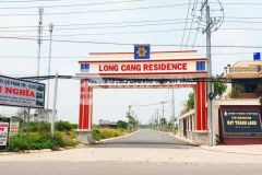 Ra gấp nền long cang đẹp, 100m2, 900tr, sổ hồng riêng, công chứng ngay