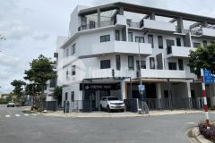 Cần chuyển nhượng lại căn nhà tại kdc cao cấp the pearl riverside, bến lức, long an