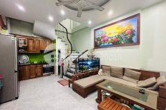 Bán nhà cầu giấy, quan hoa 43m x 5t giá 6.6 tỷ, sân chơi, bãi ô tô cạnh nhà