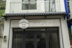 Giảm sốc 800tr còn 4tỷ9, nhà 70m2, sân 10m2, 2 tầng, pn dưới nhà, q7